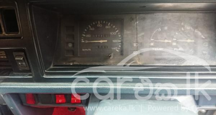 NISSAN LARGO 1993