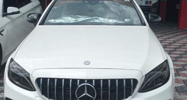 MERCEDES BENZ C180 2017