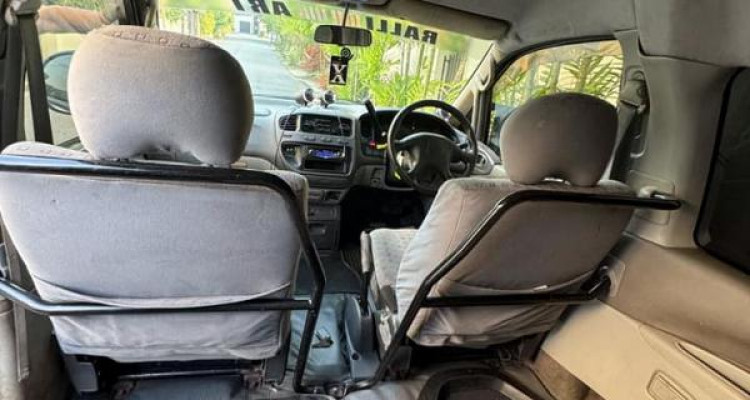 MITSUBISHI L400 SPACE GEAR 1998