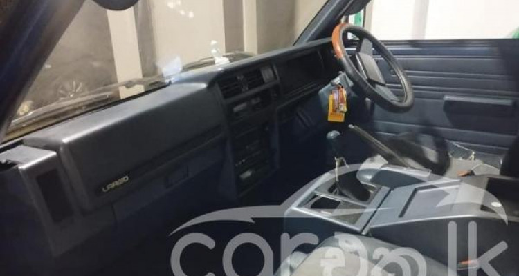 NISSAN LARGO 1993