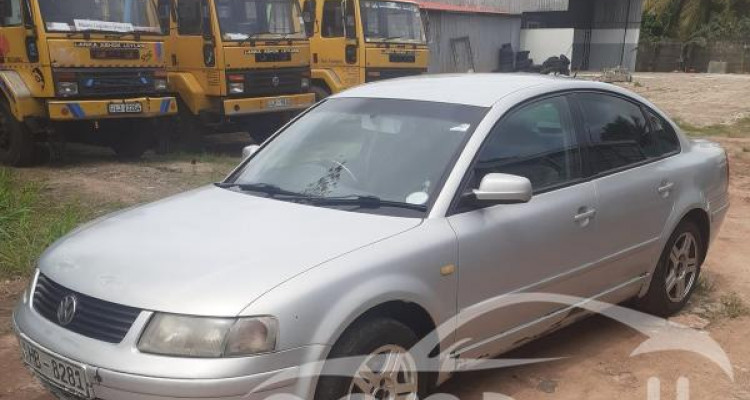 VOLKSWAGEN PASSAT 2000