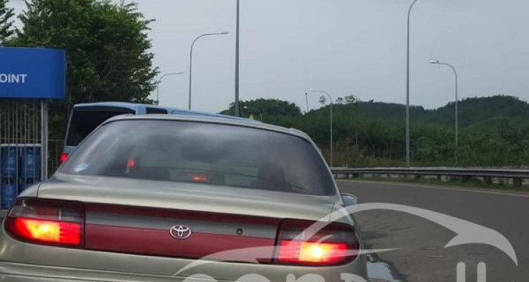 TOYOTA CARINA AT192 1995
