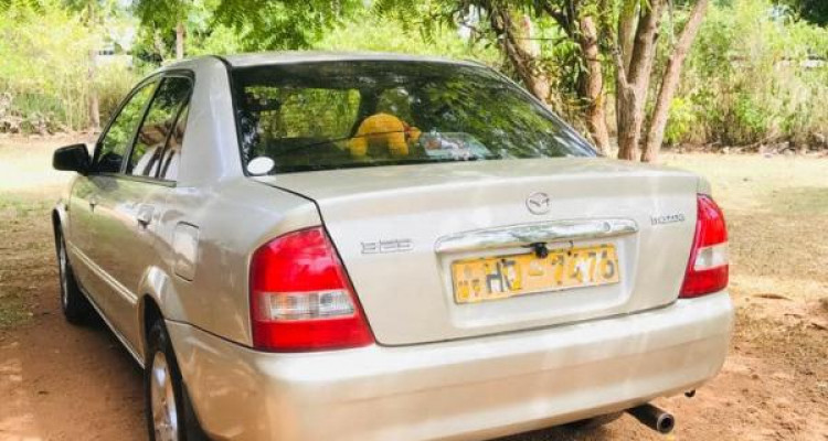 MAZDA FAMILIA 2000