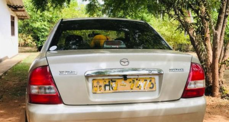 MAZDA FAMILIA 2000