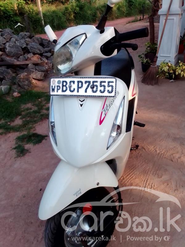 Pleasure scooty 2015 model price sale