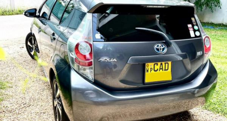 TOYOTA AQUA 2014