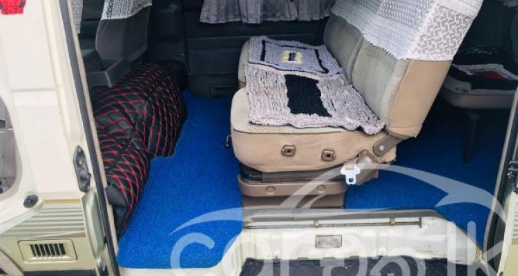 NISSAN CARAVAN 2000