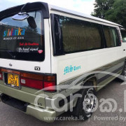 NISSAN CARAVAN 2000