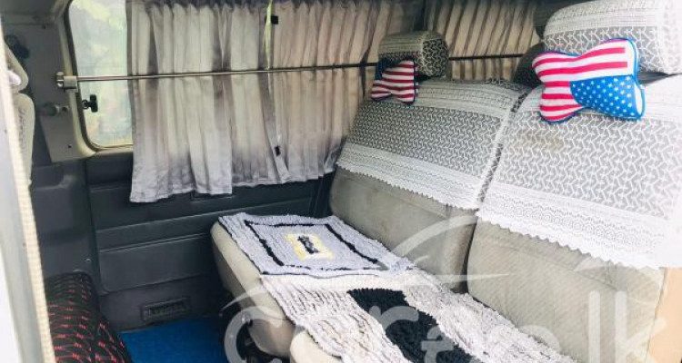 NISSAN CARAVAN 2000