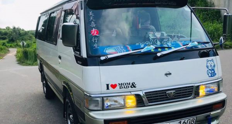 NISSAN CARAVAN 2000