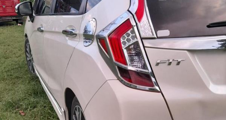 HONDA FIT GP5 2013