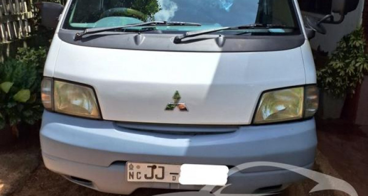 MITSUBISHI MINICAB 2000