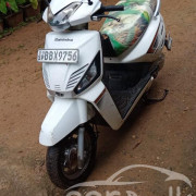 MAHINDRA GUSTO 2015