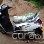 MAHINDRA GUSTO 2015