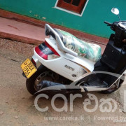 MAHINDRA GUSTO 2015