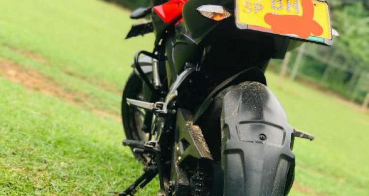 BAJAJ PULSAR NS200 2019