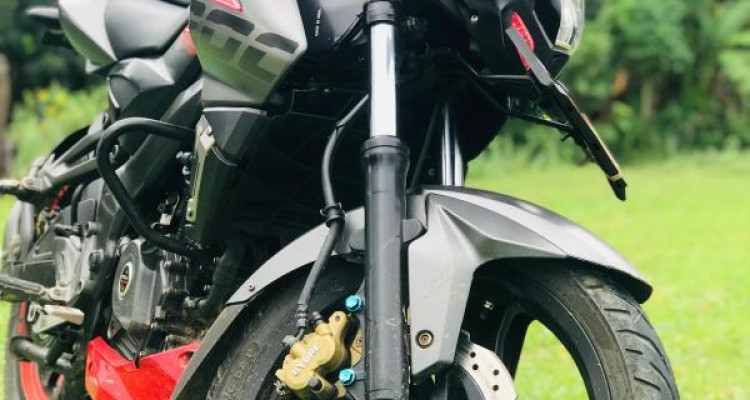 BAJAJ PULSAR NS200 2019