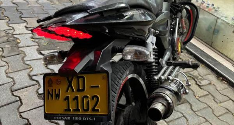 BAJAJ PULSAR 180 2007