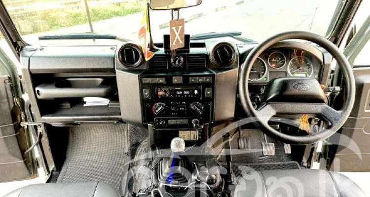 LAND ROVER DEFENDER 2011
