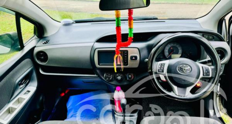 TOYOTA VITZ 2016