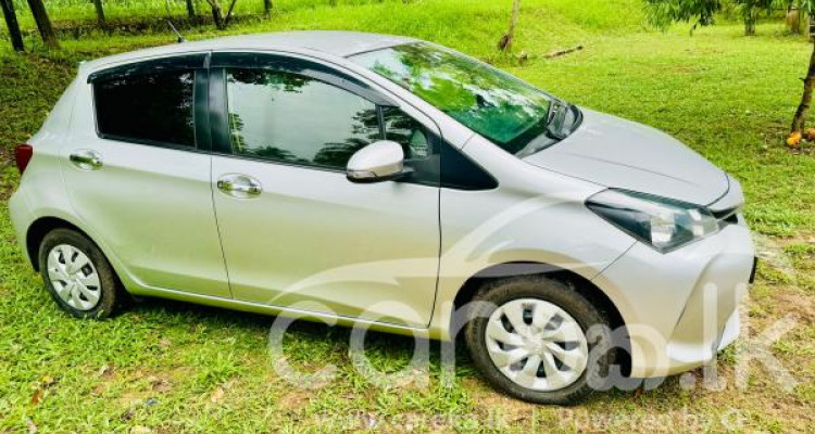 TOYOTA VITZ 2016