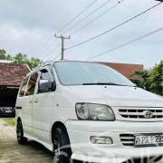 TOYOTA NOAH KR42 2001