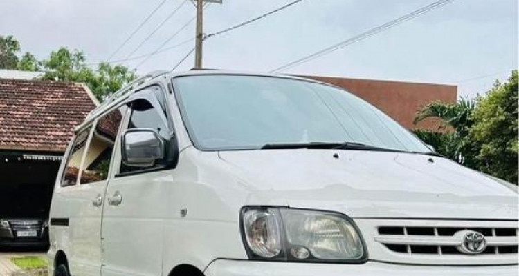 TOYOTA NOAH KR42 2001