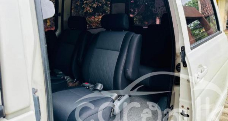 TOYOTA NOAH KR42 2001
