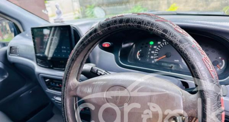 TOYOTA NOAH KR42 2001