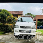 TOYOTA NOAH KR42 2001