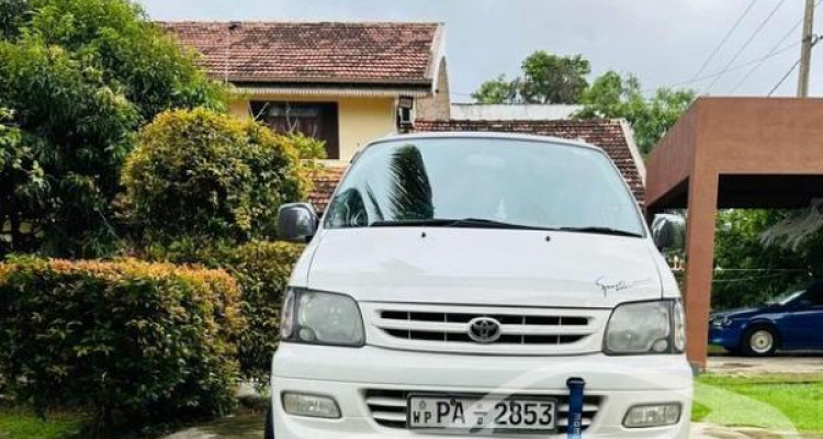 TOYOTA NOAH KR42 2001
