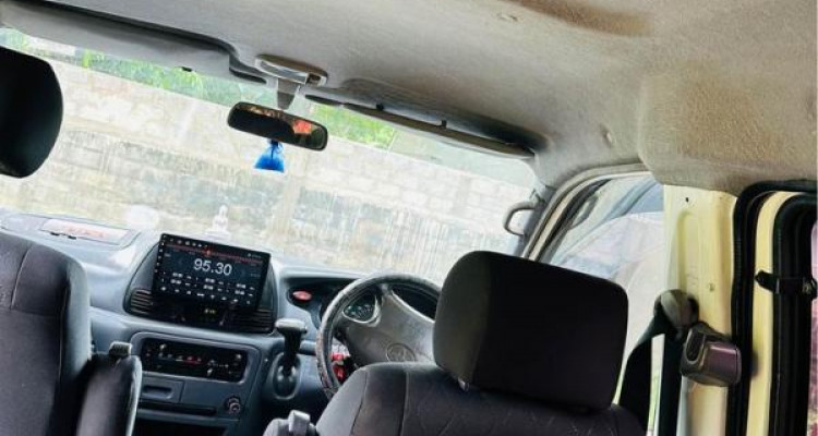 TOYOTA NOAH KR42 2001