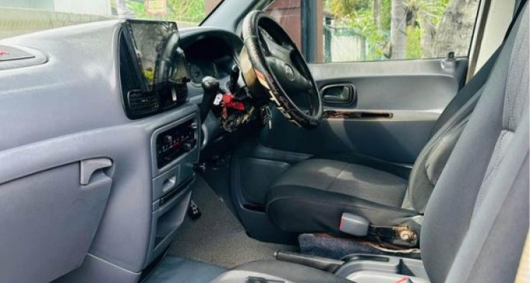 TOYOTA NOAH KR42 2001