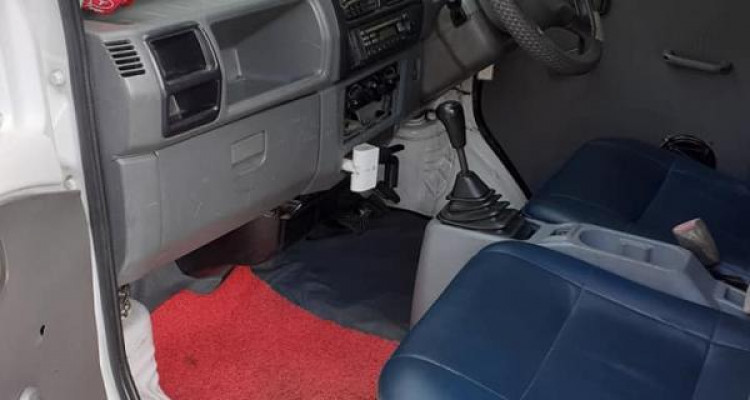 MITSUBISHI MINICAB 1999