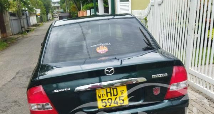 MAZDA 323 2000
