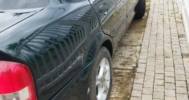 MAZDA 323 2000