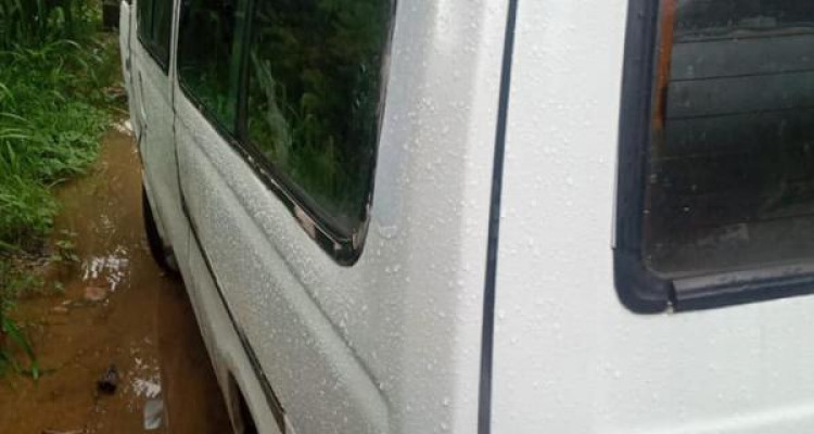 NISSAN CARAVAN 1983