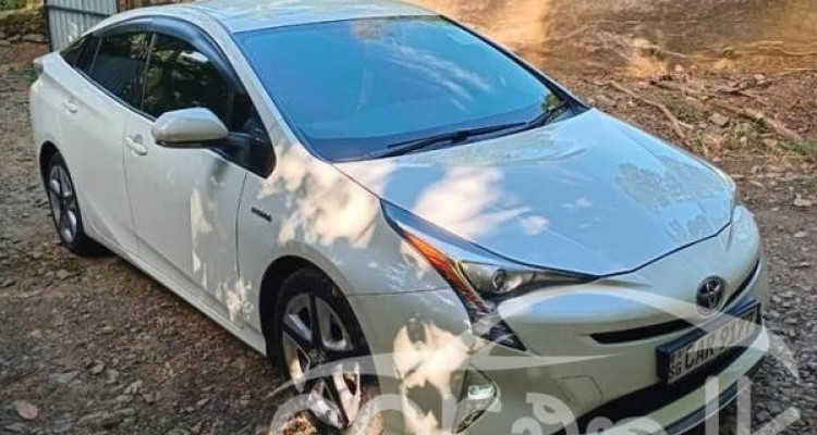 TOYOTA PRIUS 2016