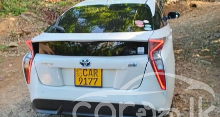 TOYOTA PRIUS 2016