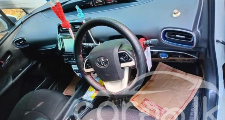 TOYOTA PRIUS 2016