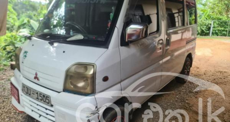 MITSUBISHI MINICAB 2000