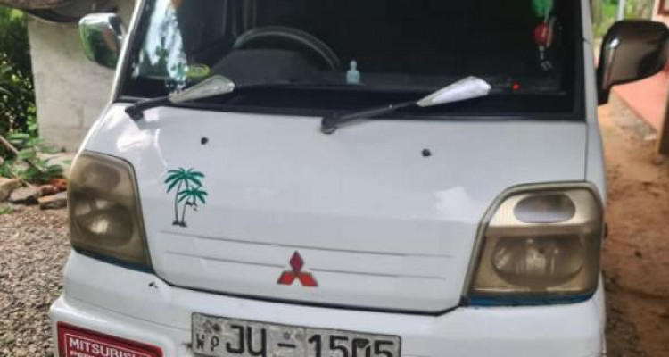 MITSUBISHI MINICAB 2000