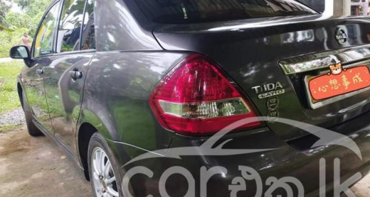 NISSAN TIIDA 2008