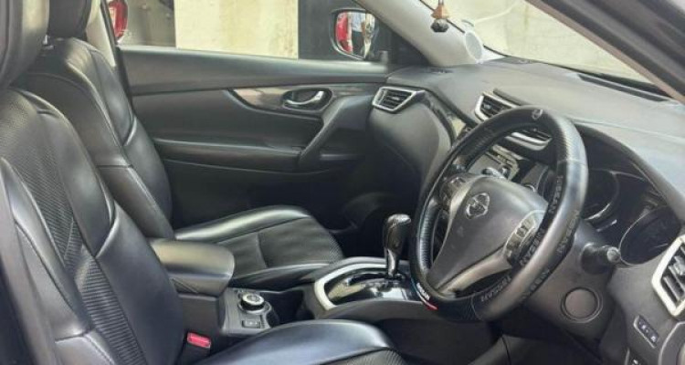 NISSAN X TRAIL 2015
