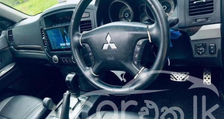 MITSUBISHI MONTERO V6 2010