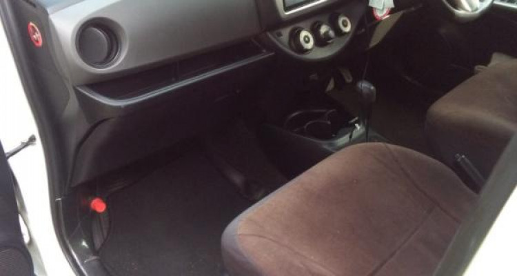 TOYOTA VITZ 2015