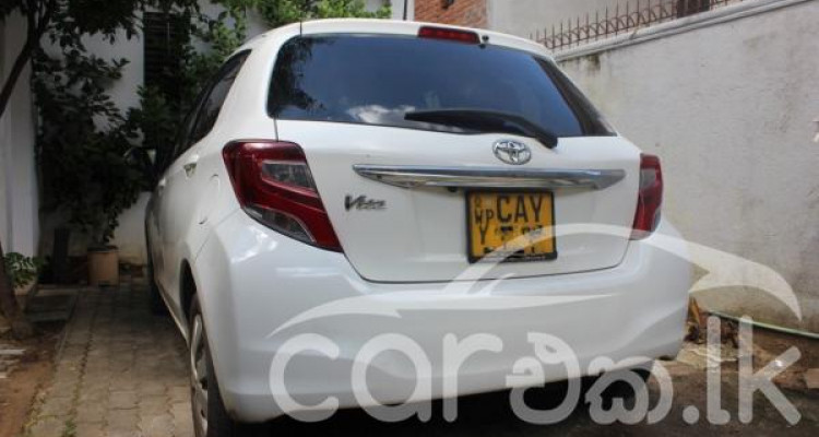 TOYOTA VITZ 2015