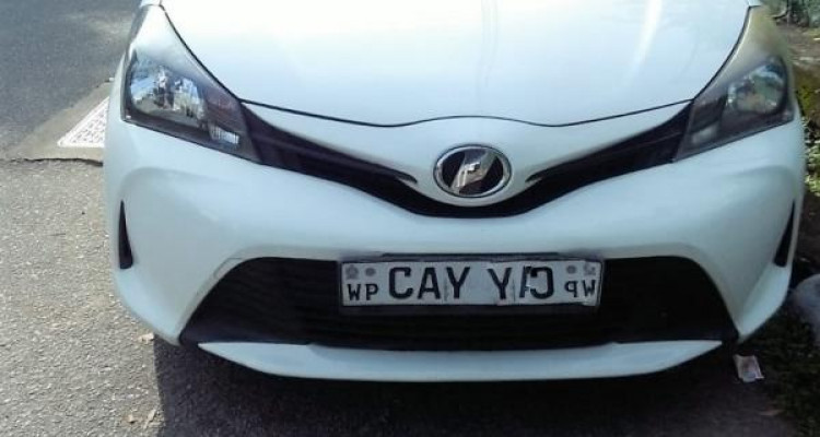 TOYOTA VITZ 2015