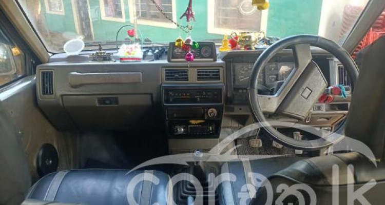 NISSAN DATSUN 1983