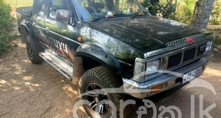 NISSAN DATSUN 1983